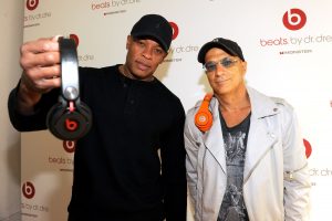 apple buys beats by dre beats el
