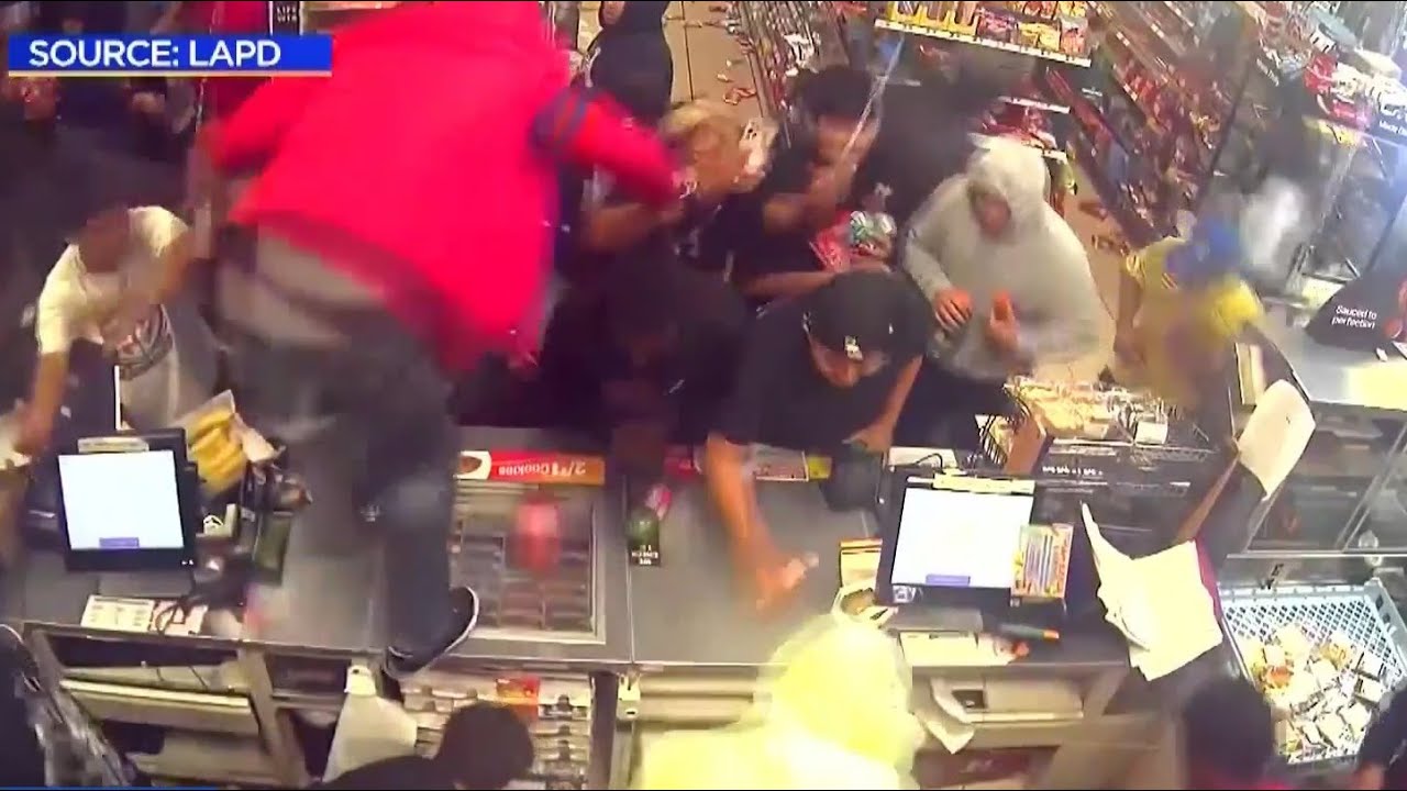 7 Eleven Looted By A Mob In Los Angeles