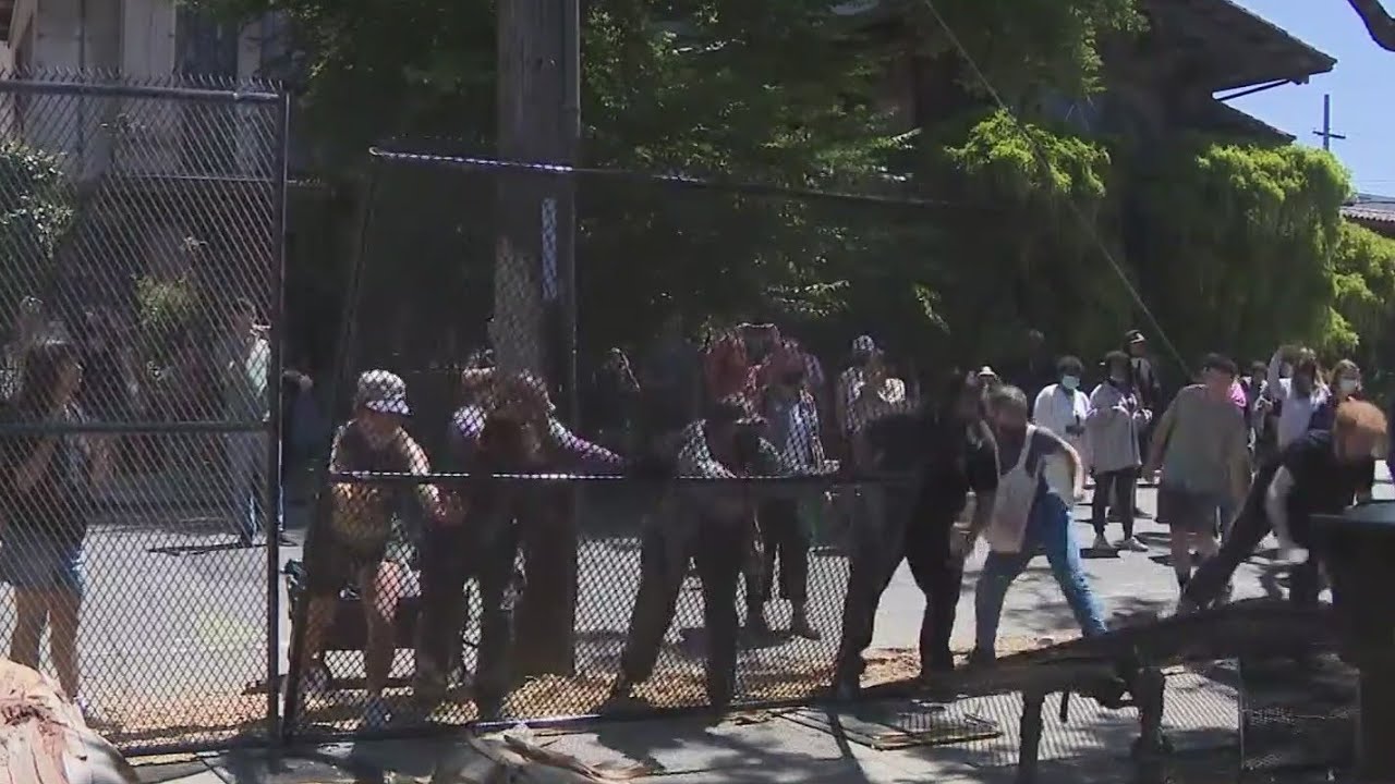 Berkeley Protesters Stop Construction In People’s Park