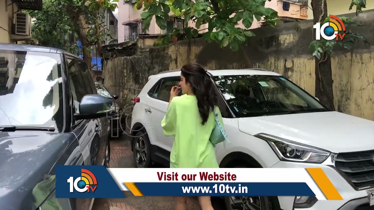 Janhvi Kapoor Snapped At Pilates Santacruz | 10tv Live