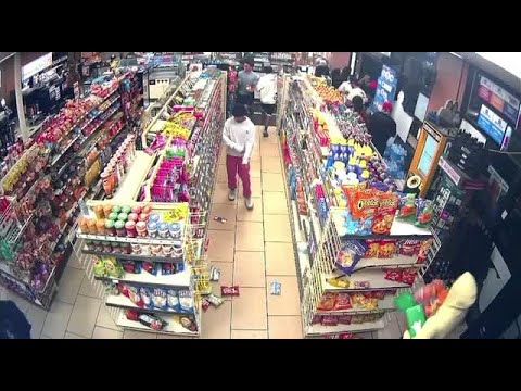 Raw: Video Shows Multiple Suspects Looting A L.a. 7 Eleven