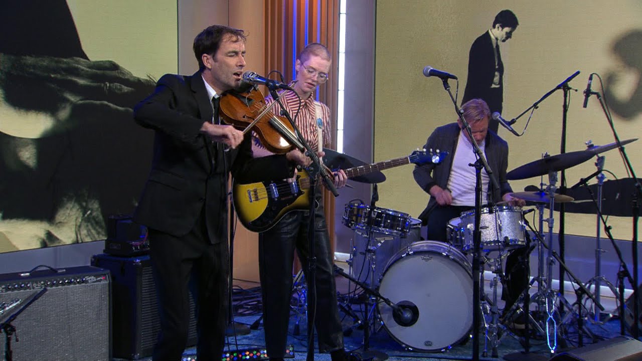 Saturday Sessions: Andrew Bird Performs “atomized”