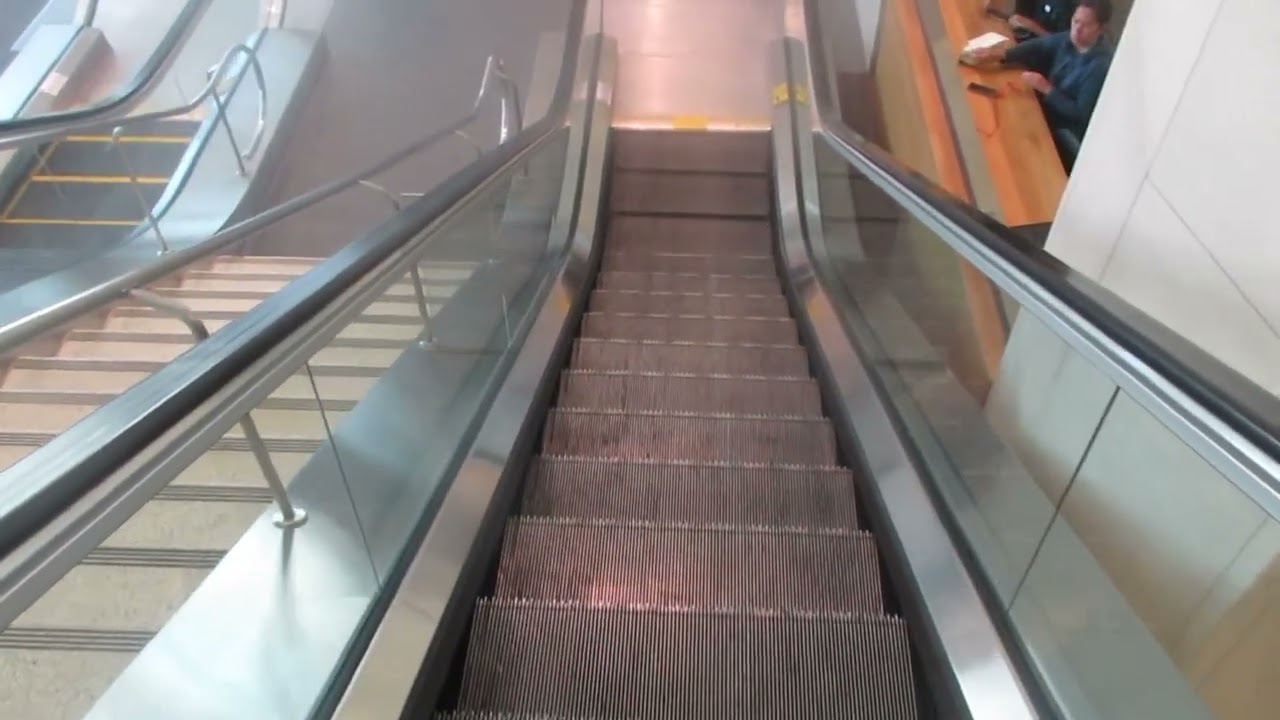 (unknown Brand) Escalators To Gates G3 G4 At San Francisco International Airport – San Francisco Ca