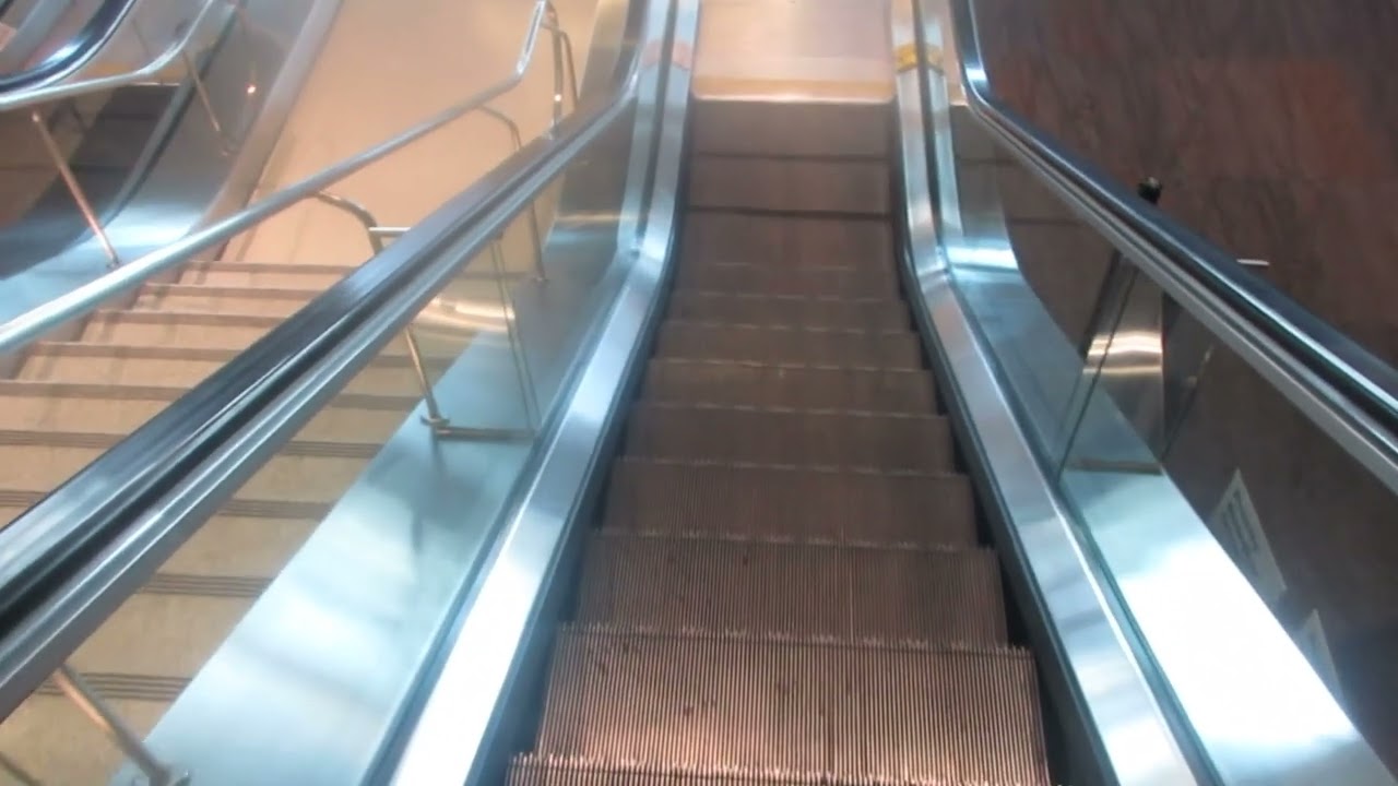 (unknown Brand) Escalators To Gates G11 G14 At San Francisco International Airport San Francisco Ca