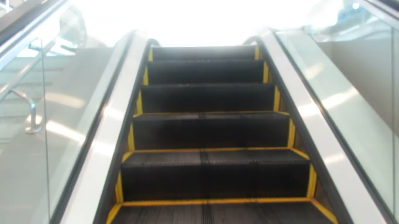 (unknown Brand) Escalators To Gates G1 G2 At San Francisco International Airport – San Francisco Ca