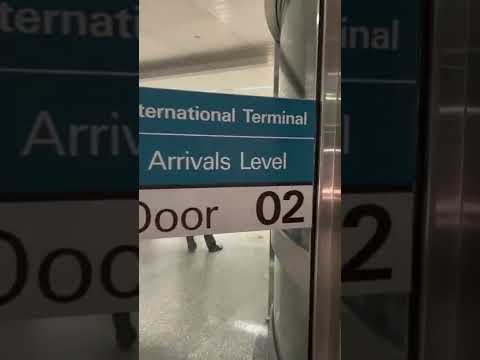 Immigrants Coming To San Francisco Airport Unloading Welcome To The United States/