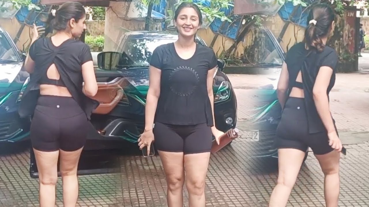 Sexy 😲 Look Of Dhvani Bhanushali Spotted At Outside Post Workout In Santacruz | Biscoottv