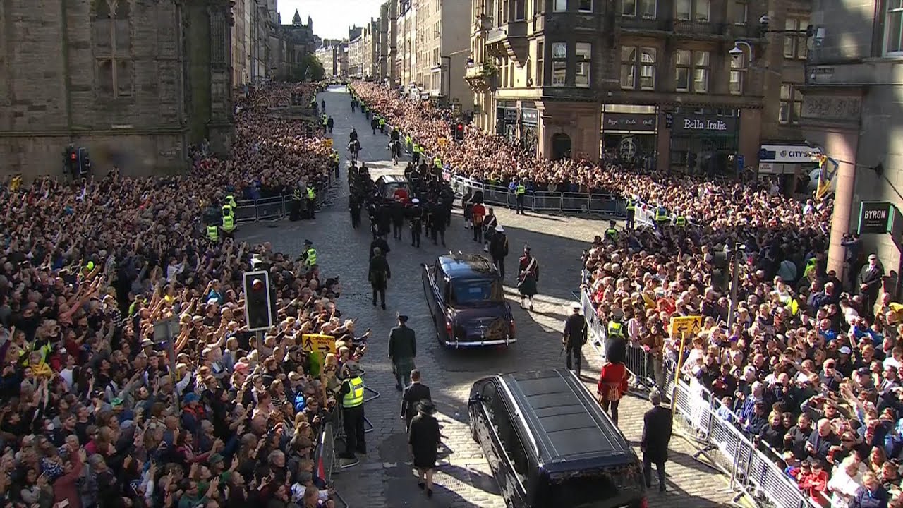 Thousands Of Mourners Line Up To Pay Respects To Queen Elizabeth Ii