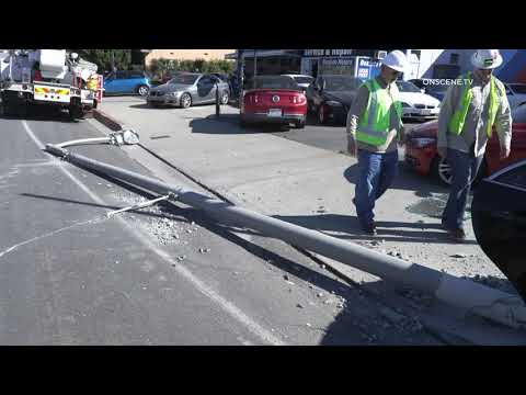San Diego: 2 Vehicle Collision Takes Out Street 10192022 8 san diego 2 vehicle collision ta