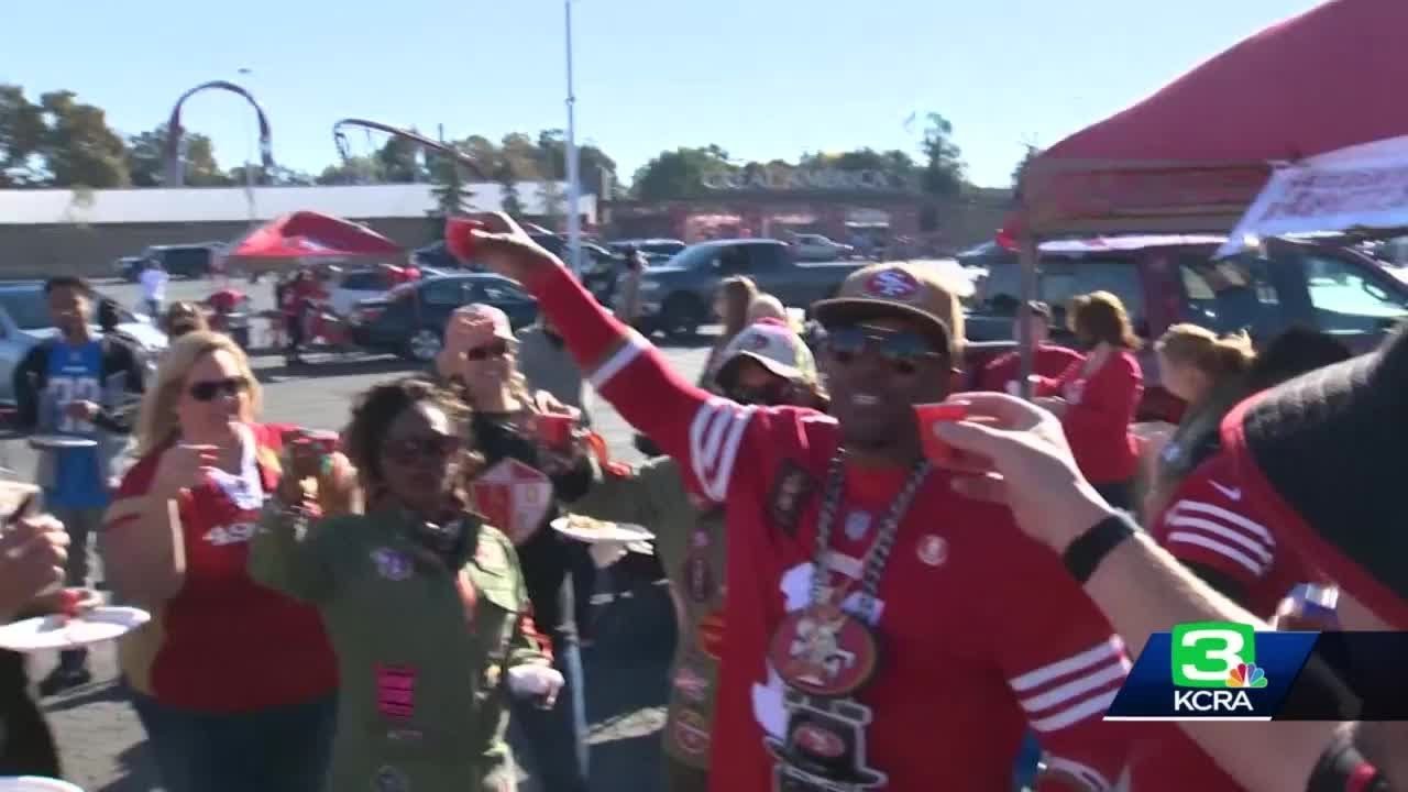 49er fans cheer on San Francisco at home 1 49er fans cheer on san francisco