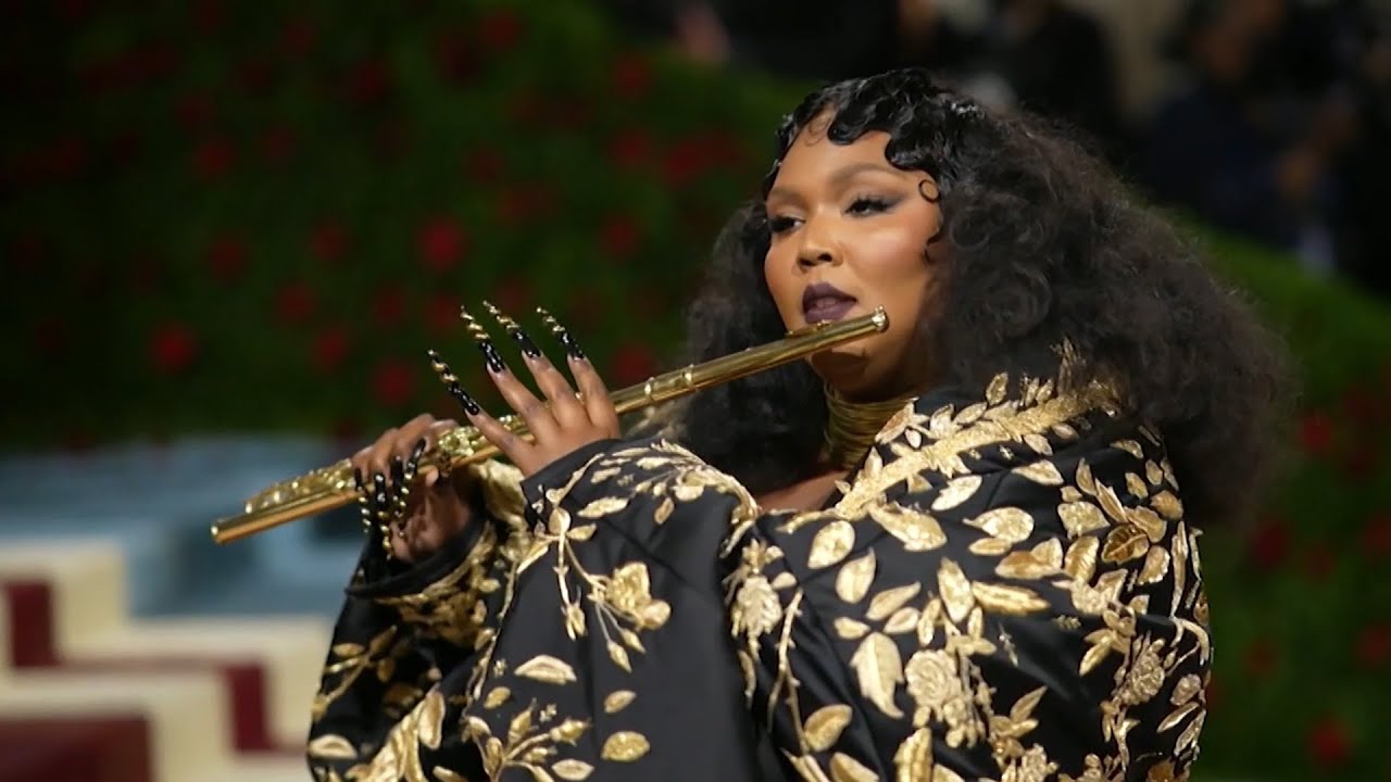 lizzo makes history tiktok influ