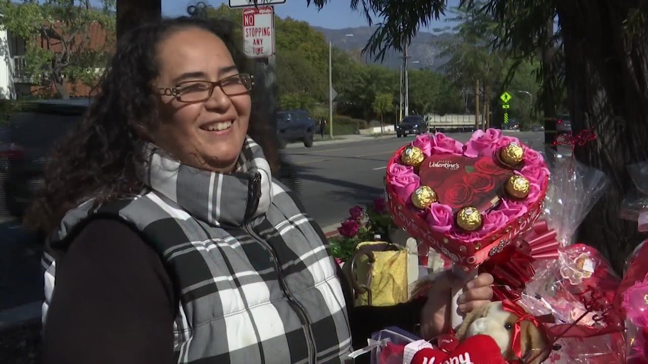 Roadside deals have kept street vendors busy on Valentine's Day 1 roadside deals have kept street
