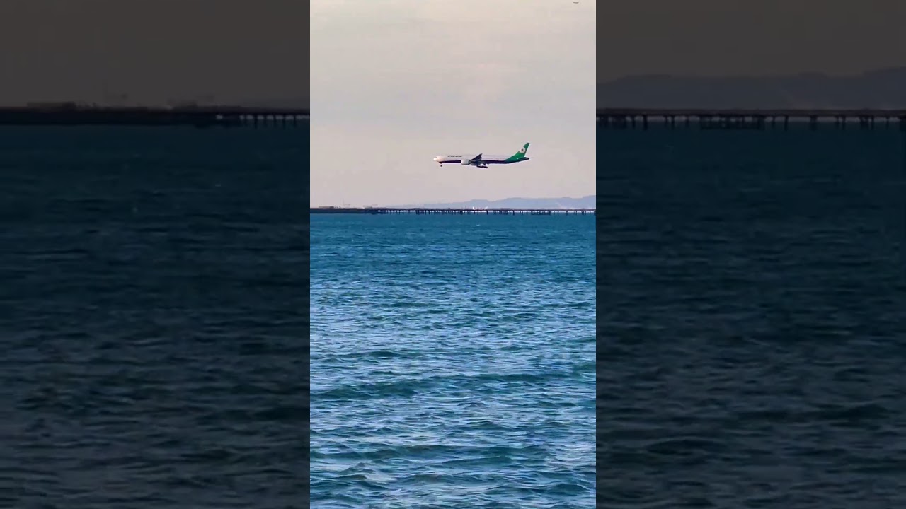Boeing777 Of Eva Air Landing At San Francisco Airport