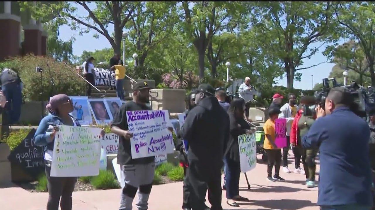 Demonstration Held Outside Antioch City Hall Ahead Of Emergency City Council Meeting Amid Texting Sc