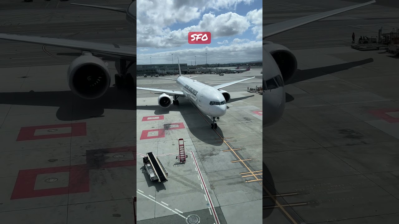 japan airlines taxis to gate sfo