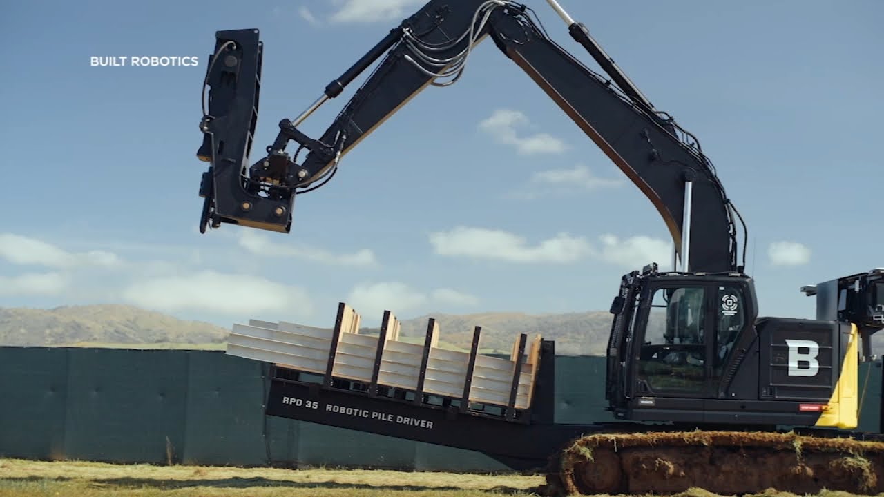 San Francisco-based company launches robot that will help build solar farms: Here's how it works 1 San Francisco Based Company Launches Robot That Will Help Build Solar Farms: Here’s How It Works