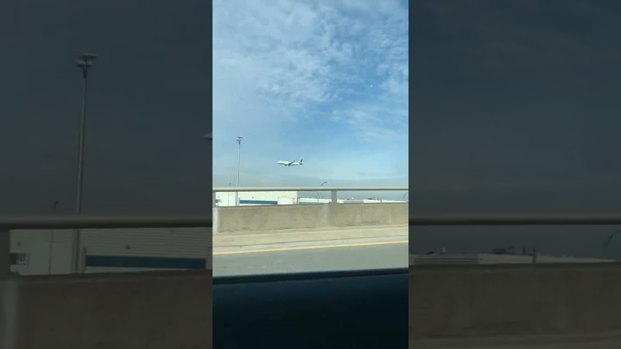 united airlines hovering illusio