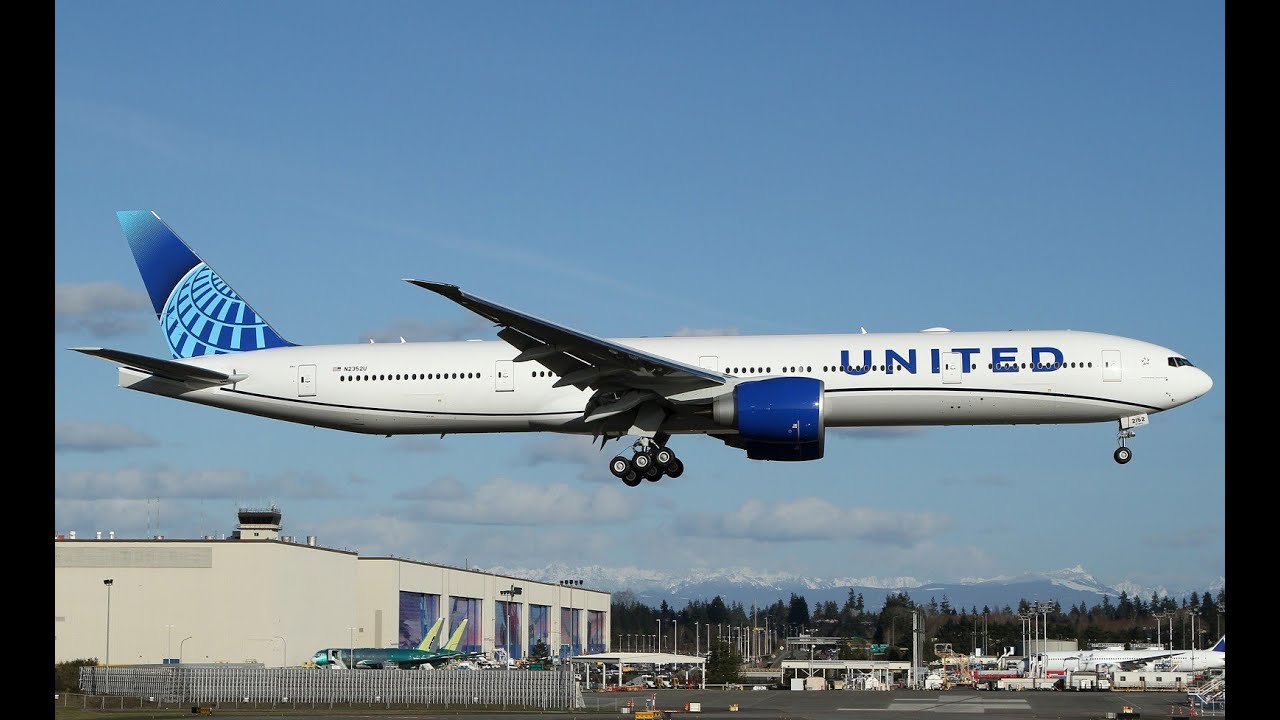 United Airplane Boeing 777 300 Landing In San Francisco Int Airport.