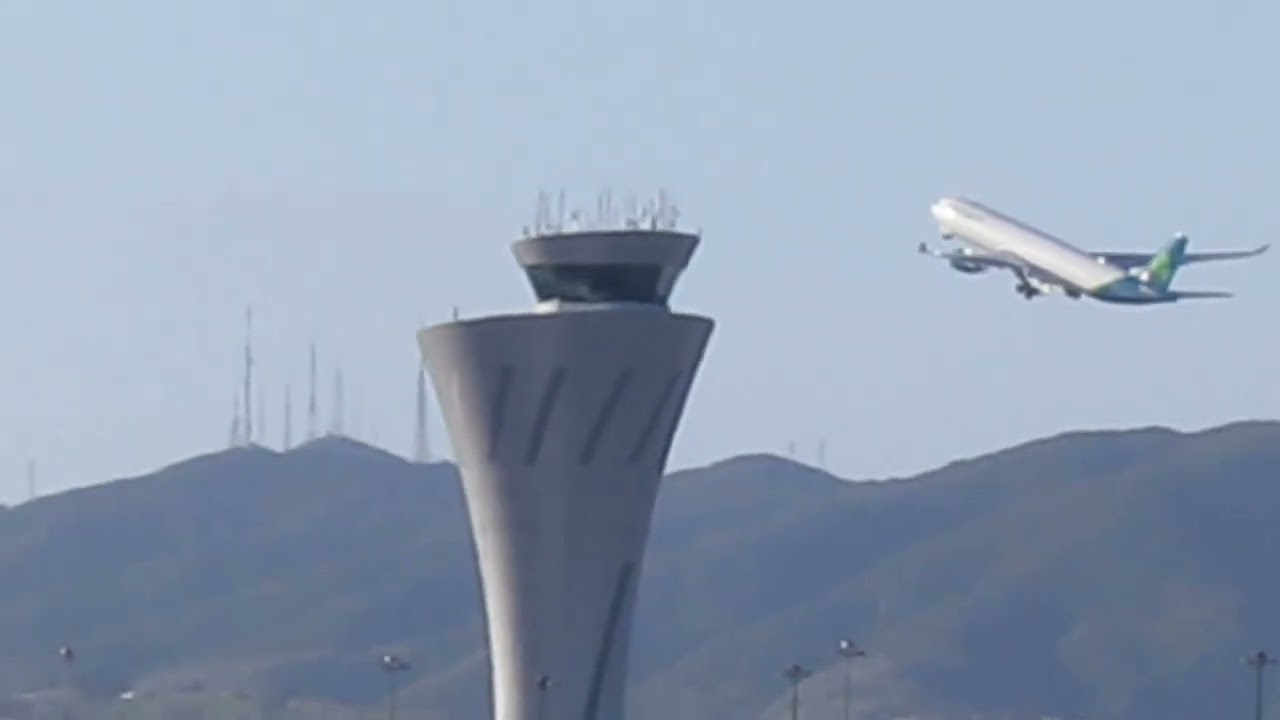 Windy Day At San Francisco Airport (sfo Planespotting 4/15/23)