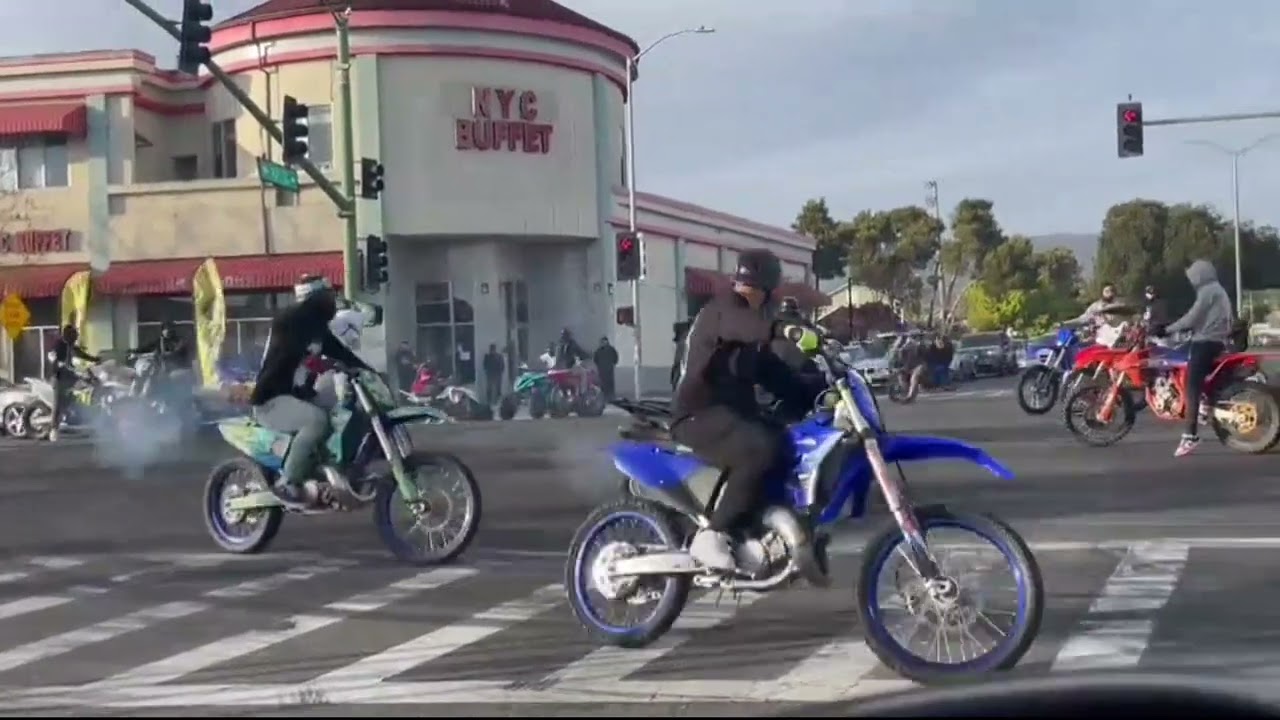 Oakland police said they are investigating an assault of a driver during a sideshow... 1 Oakland Police Said They Are Investigating An Assault Of A Driver During A Sideshow…