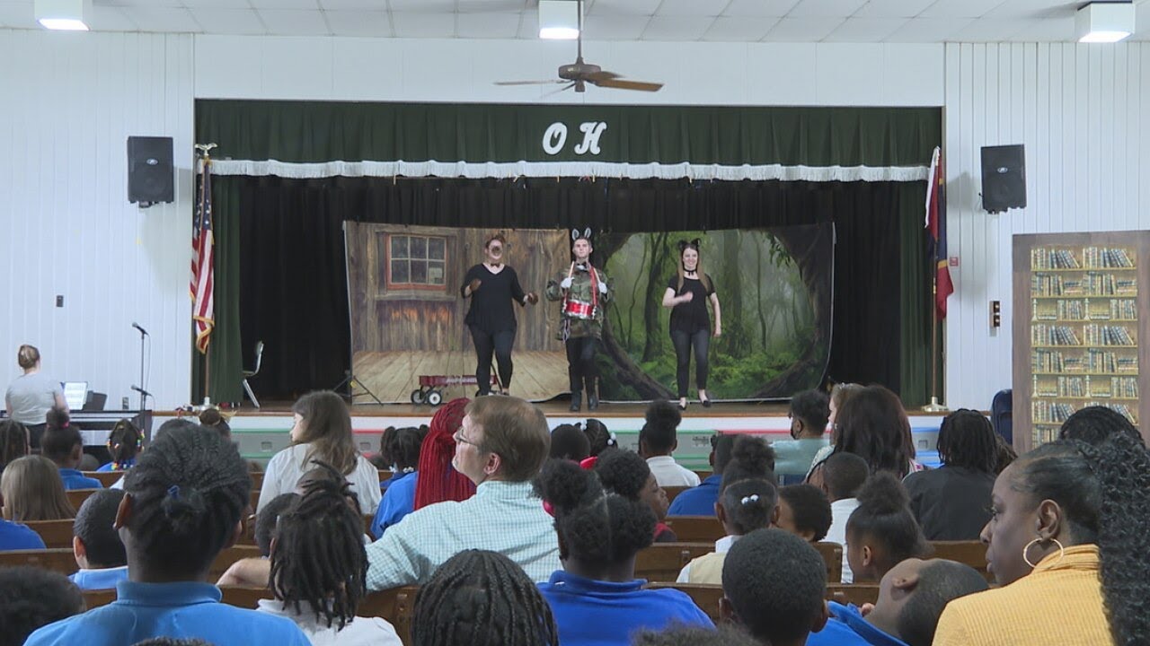 Opera Mississippi Makes A Stop At Oakland Heights Elementary For Performance