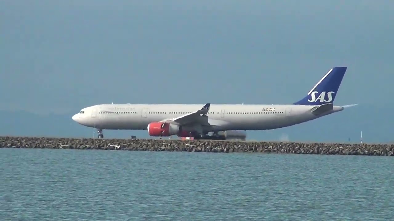 Scandinavian Airlines Airbus A330 300 Landing At Sfo Int’l Airport