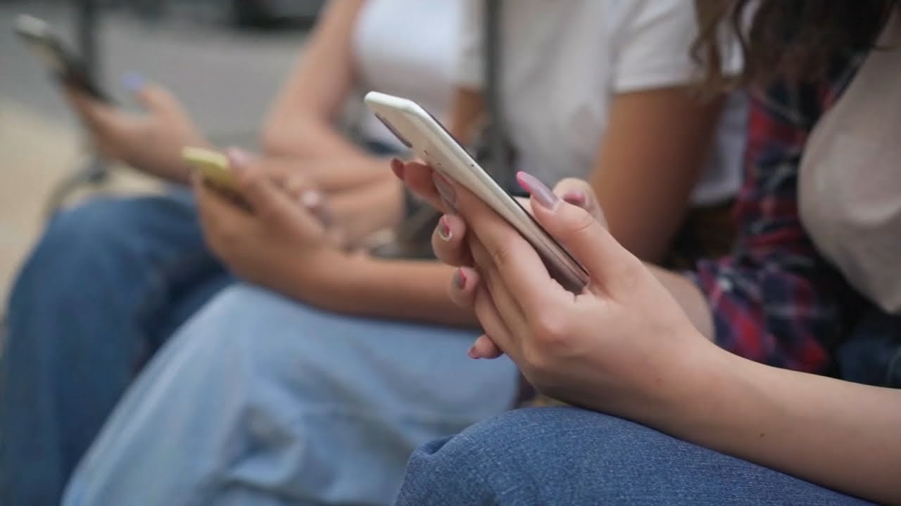 2 Ca Bills Aim To Make Teaching Social Media Literacy Mandatory For K 12 Students