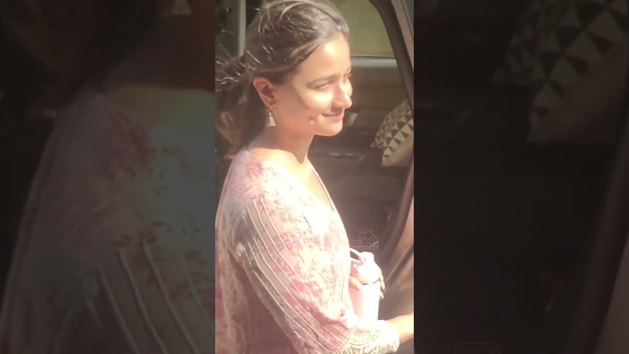 Alia Bhatt And Nitesh Tiwari Spotted In Santacruz #shorts #viral #trending #shortvideo