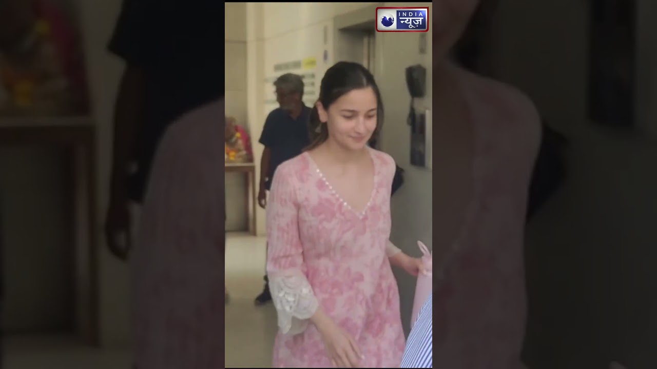 Alia Bhatt And Nitesh Tiwari Were Spotted In Santacruz, Sparking Anticipation For Their Meeting❤️