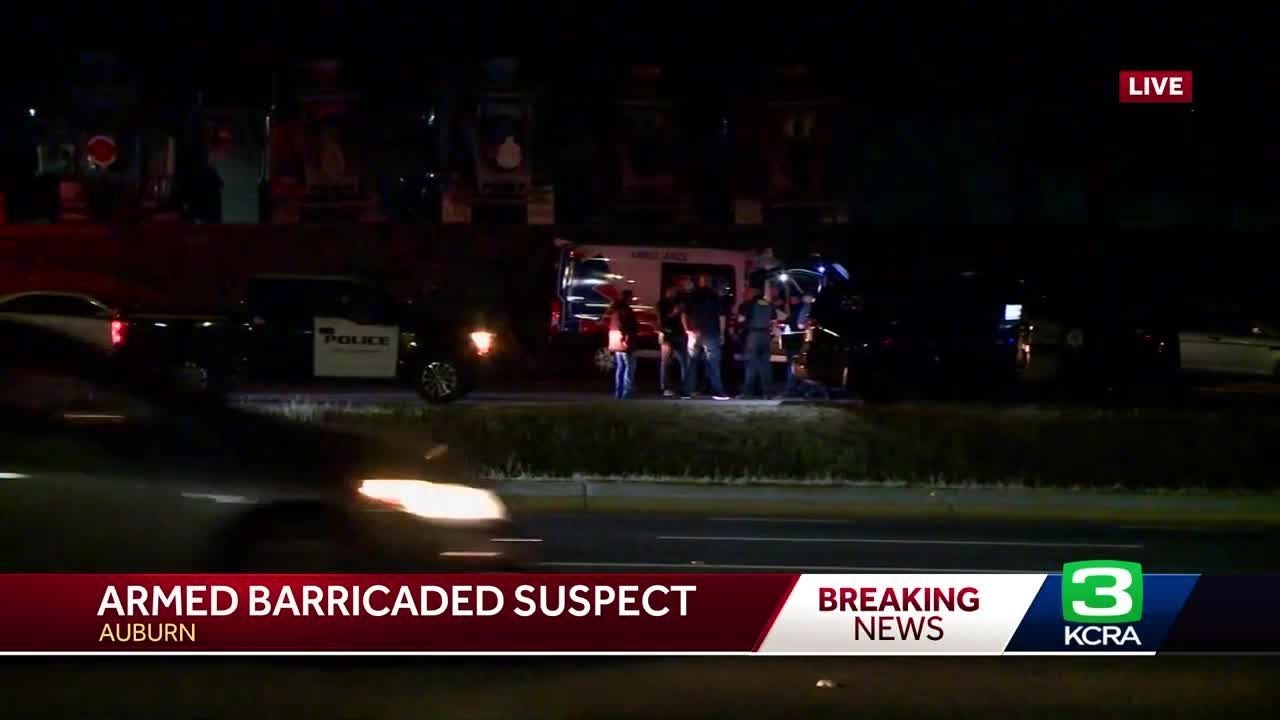 Police Respond To Barricaded Suspect In Auburn Neighborhood