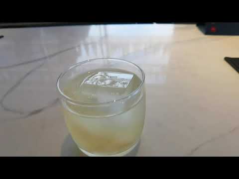 Signature Cocktails At The Bar (maple Leaf Lounge) In San Francisco Airport – Sfo