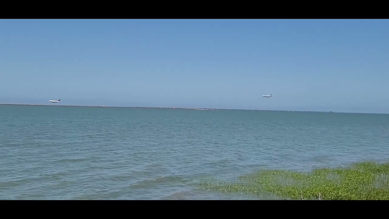 Two Planes Landing On Parallel Runways @ San Francisco Airport #sfo #internationalairport