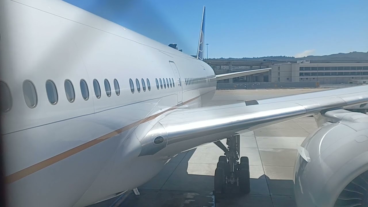 United Airlines At San Francisco International Airport (sfo) #sanfranciscoairport #unitedairlines