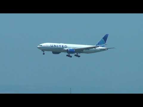 United Airlines Boeing 777 200 (er) Landing At Sfo Int’l Airport