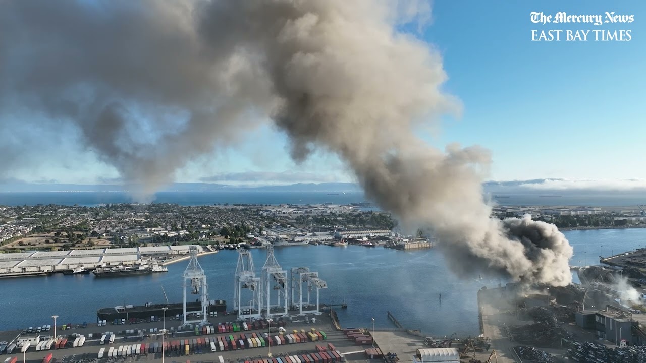 Schnitzer Steel Fire In Oakland Spreads Smoke