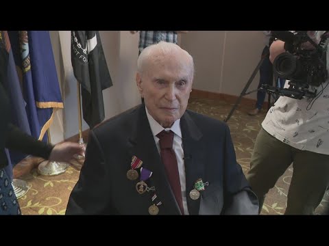 102-year-old World War II veteran honored at his Portland retirement home 2 102 Year Old World War Ii Veteran Honored At His Portland Retirement Home