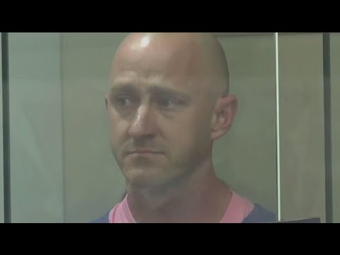 Off-duty pilotaccused of trying to crash plane to appear in federal court 2 Off Duty Pilotaccused Of Trying To Crash Plane To Appear In Federal Court