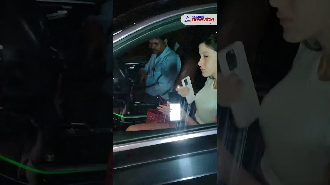 Shanaya Kapoor was spotted at Santacruz #shanayakapoor #entertainment #bollywood #viralvideo 2 Shanaya Kapoor Was Spotted At Santacruz #shanayakapoor #entertainment #bollywood #viralvideo