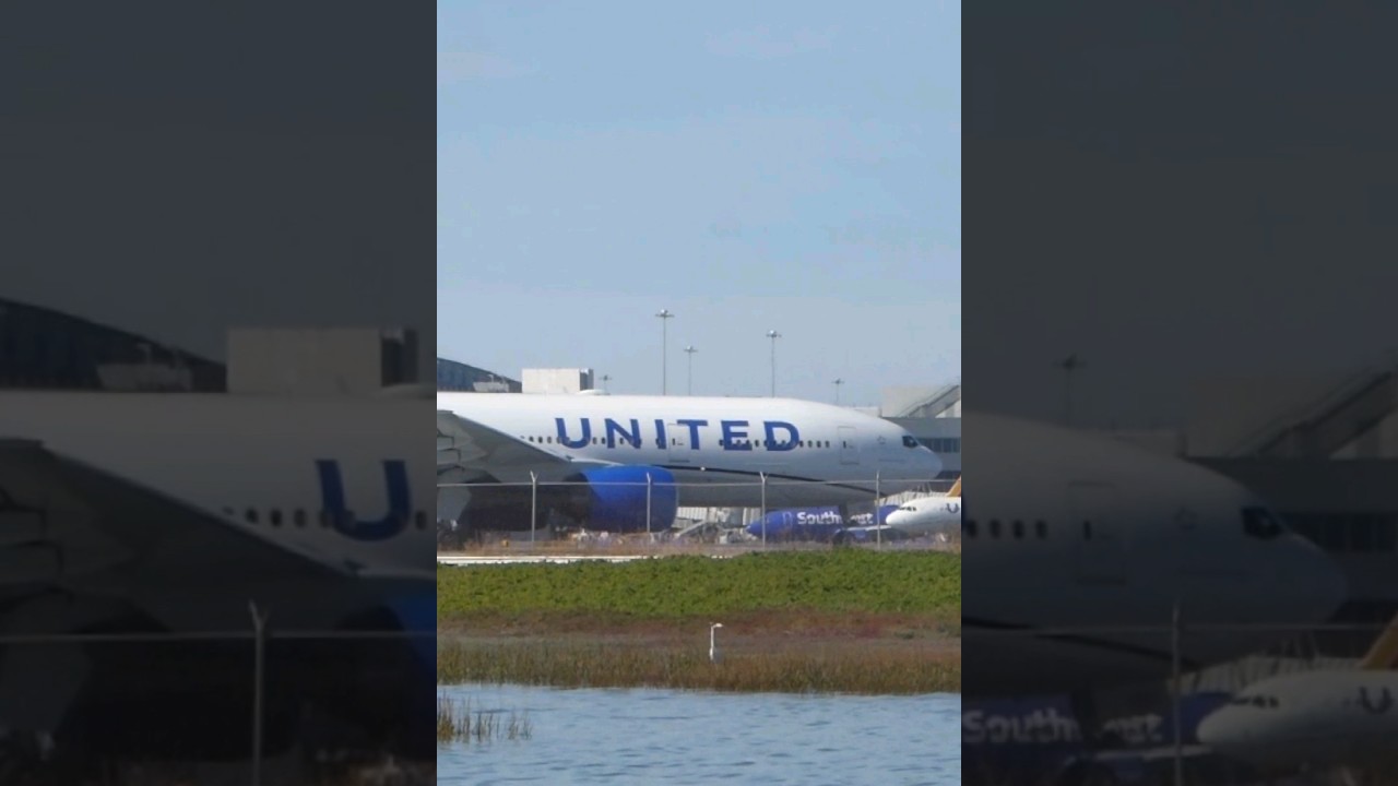 United Airlines Boeing 777 At Sfo Airport