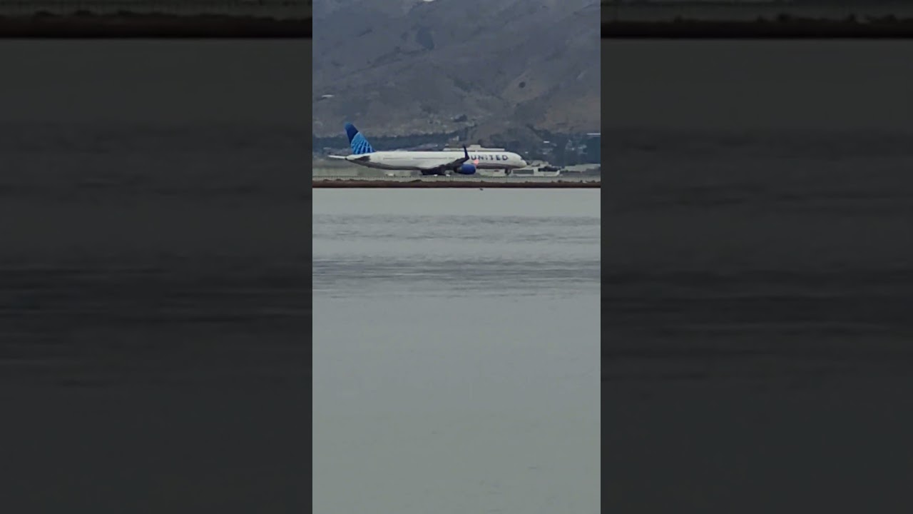 United Boeing 757 300 Taking Off From Sfo