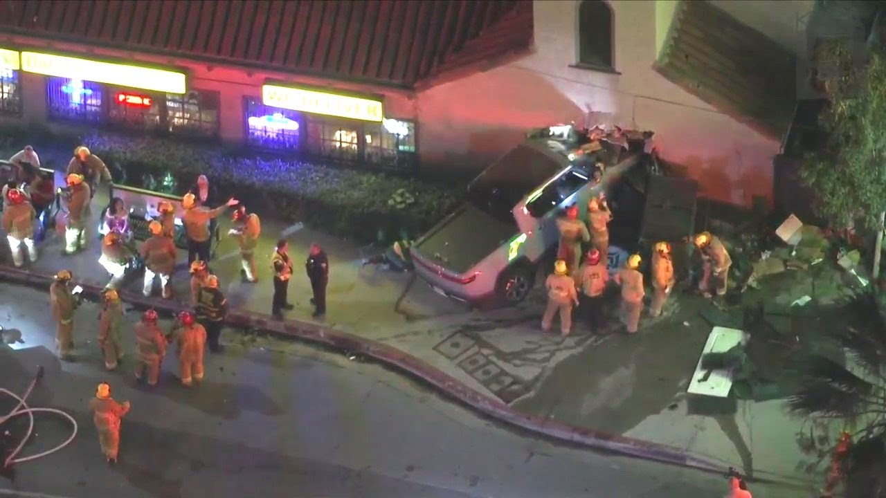 1 Hospitalized After Truck Crashes Into Hollywood Pizza Shop