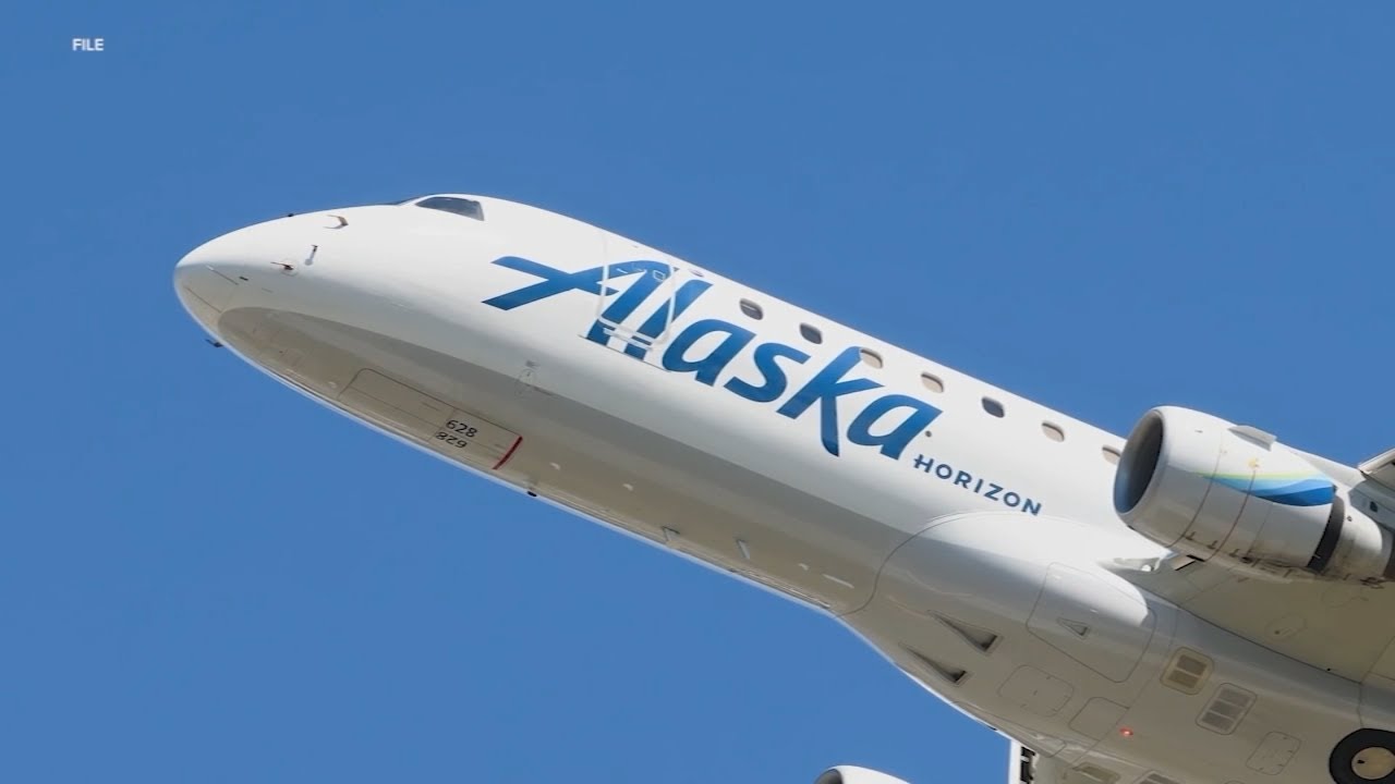 3 Passengers Sue Alaska Airlines After Off Duty Pilot Accused Of Trying To Cut Engines Mid Flight