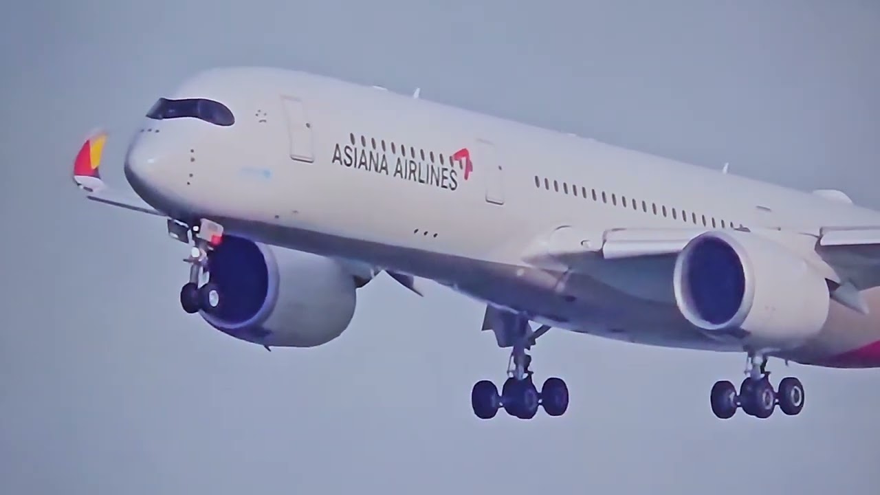 Asiana Airlines Flight 212 Heavy From Icn Airport To Sfo Airport A 350 900 Landing On Runway 28l