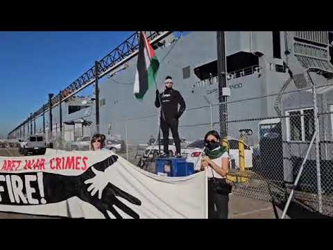 Protesters At Port Of Oakland 🇺🇸 Block Ship Departing Purportedly Transporting Us Weapons To Israel