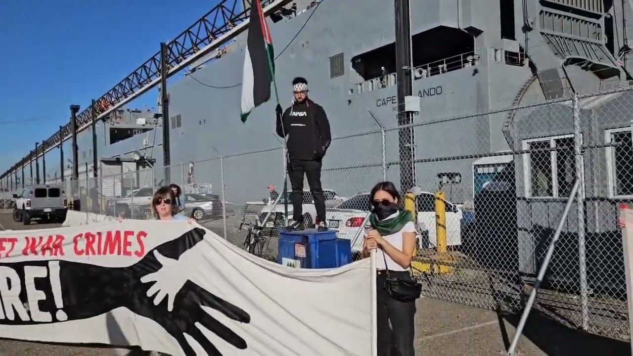 🚨🇮🇱 Protestors At The Port Of Oakland Are Blocking Weapons Shipments From The Us To Israel