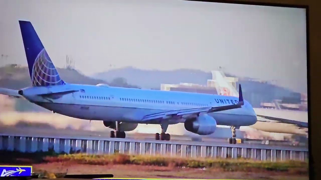 UNITED AIRLINES FLIGHT 737 FROM SFO AIRPORT TO ORD AIRPORT A-757-300 TAKEOFF ON RUNWAY 1R 2 United Airlines Flight 737 From Sfo Airport To Ord Airport A 757 300 Takeoff On Runway 1r