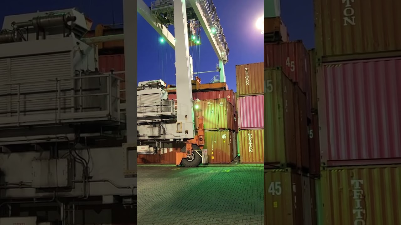 Gantry Lifting Containers – Port Of Oakland