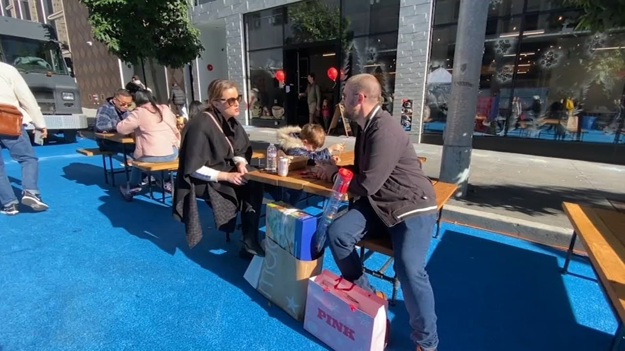 Last Minute Holiday Shoppers In San Francisco Tackle Super Saturday