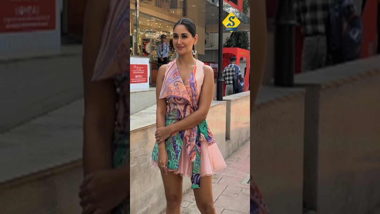 nikita dutta spotted in santacru 2