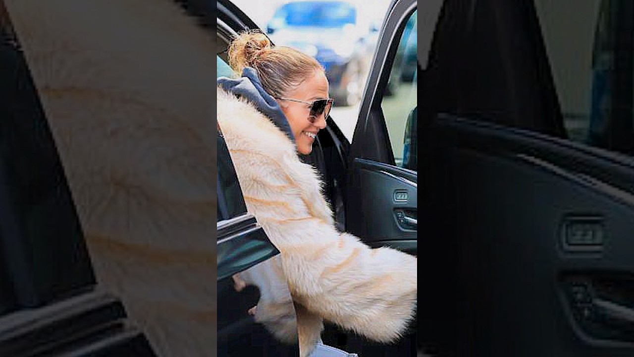 beautiful woman jennifer lopez l